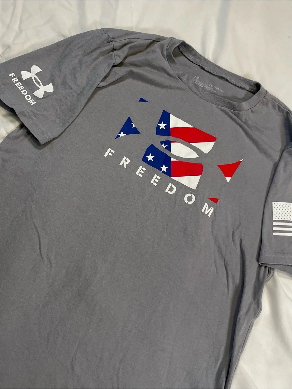 Under Armour Freedom Boys YXL Gray Patriotic American Flag Graphic Tee Athletic